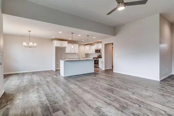 668 W Brook Hollow RD, Nixa, MO 65714