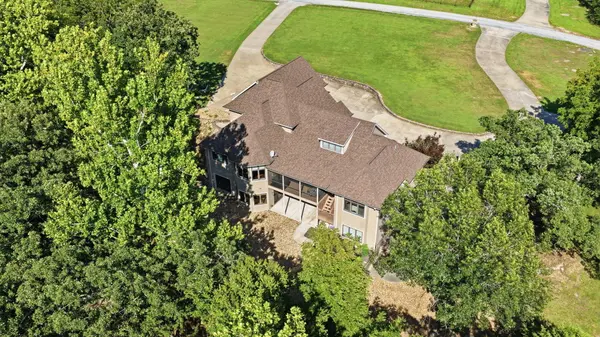 4335 S 165th RD, Bolivar, MO 65613