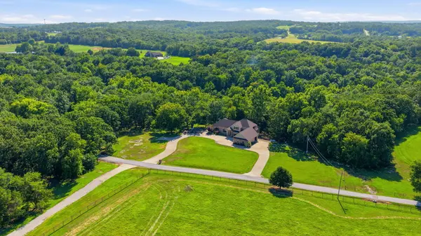 4335 S 165th RD, Bolivar, MO 65613