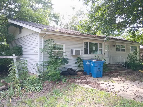 1922 Southwood LN, Carthage, MO 64836