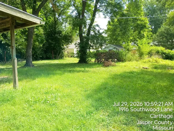 1922 Southwood LN, Carthage, MO 64836