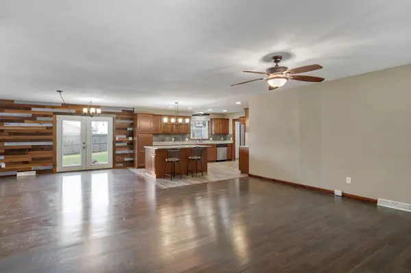 118 W Charles ST, Republic, MO 65738