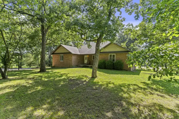 414 E Hughes RD, Willard, MO 65781