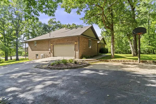 414 E Hughes RD, Willard, MO 65781
