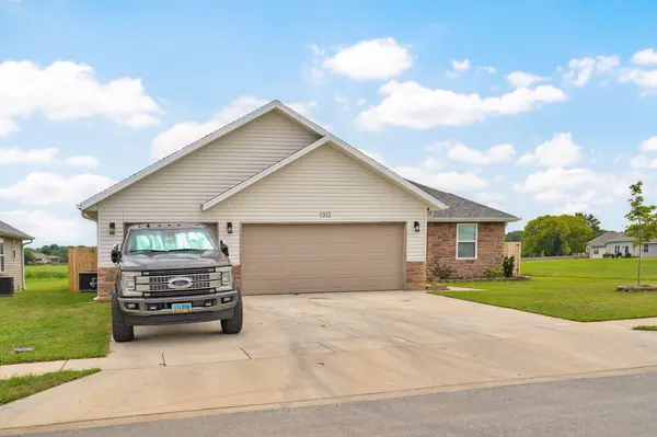 1312 N Maxine AVE, Nixa, MO 65714