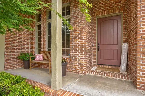 5838 S Brightwater TRL, Springfield, MO 65810