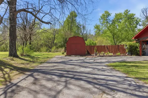 2949 State Hwy Jj, Crane, MO 65633