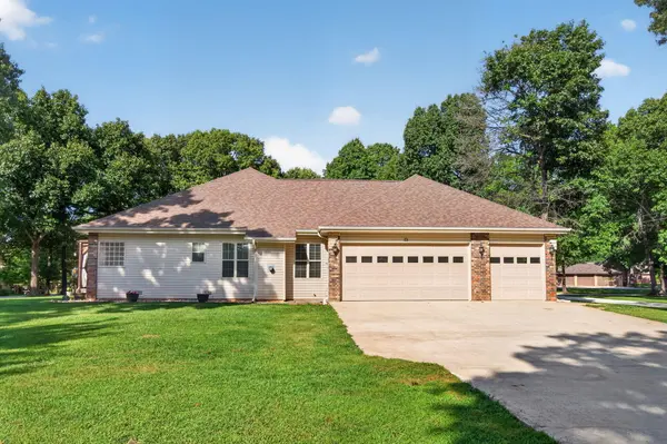13 Holly LN, Branson West, MO 65737