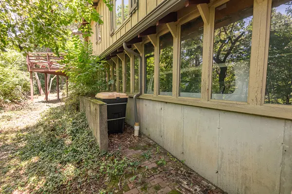 4439 E Fox Bluff LN, Springfield, MO 65809