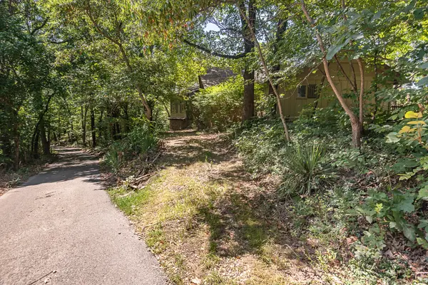 4439 E Fox Bluff LN, Springfield, MO 65809