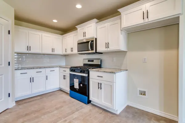 629 W Arbor Glenn DR, Nixa, MO 65714