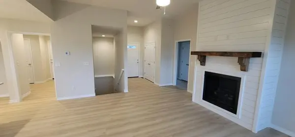 633 W Arbor Glenn DR, Nixa, MO 65714