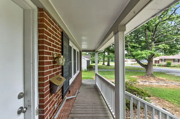 102 E Hospital RD, El Dorado Springs, MO 64744