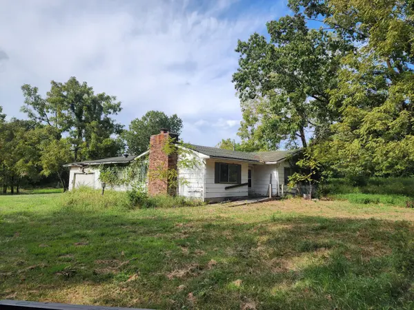 24 Yankee LN, Lebanon, MO 65536