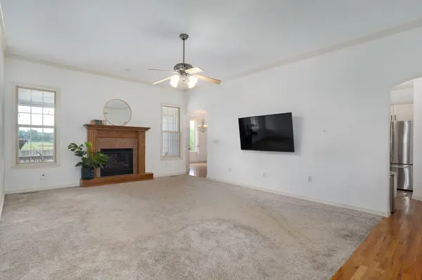 5246 E Hackberry ST, Springfield, MO 65809