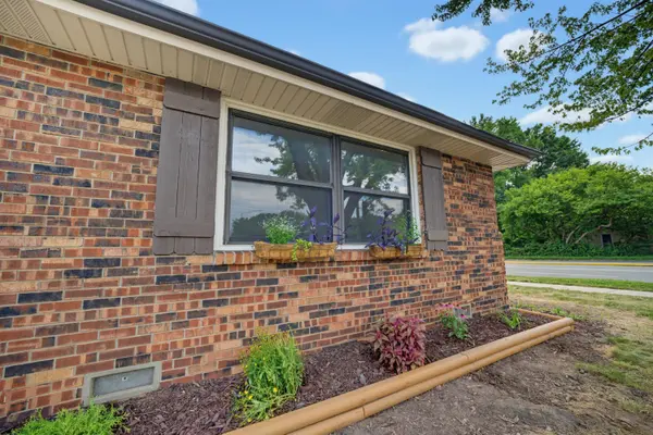 1210 E Woodland ST, Springfield, MO 65804