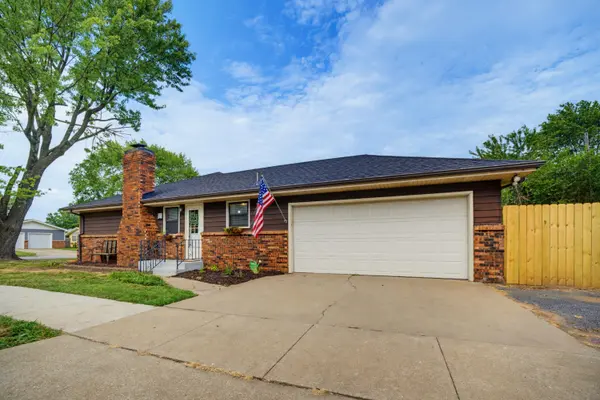 1210 E Woodland ST, Springfield, MO 65804
