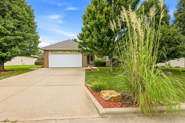 301 E Cypress ST, Clever, MO 65631