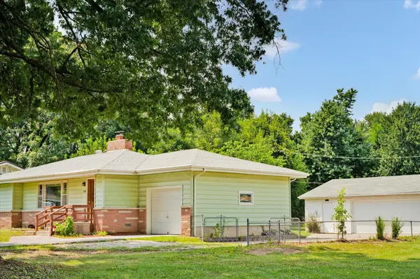 303 N Market ST, Nixa, MO 65714