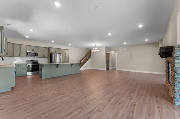 120 Pavilion CT, Hollister, MO 65672