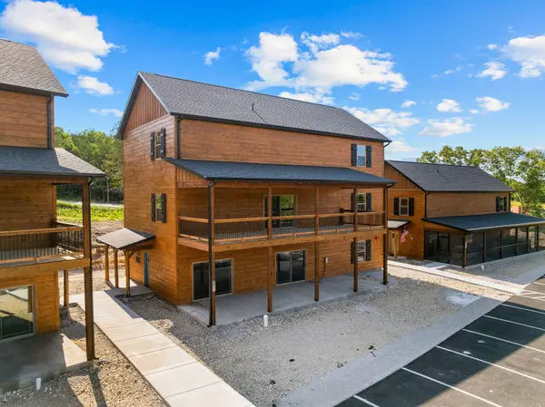120 Pavilion CT, Hollister, MO 65672
