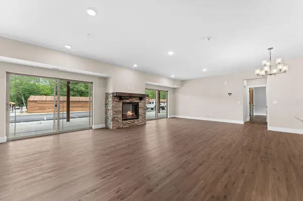 130 Pavilion CT, Hollister, MO 65672