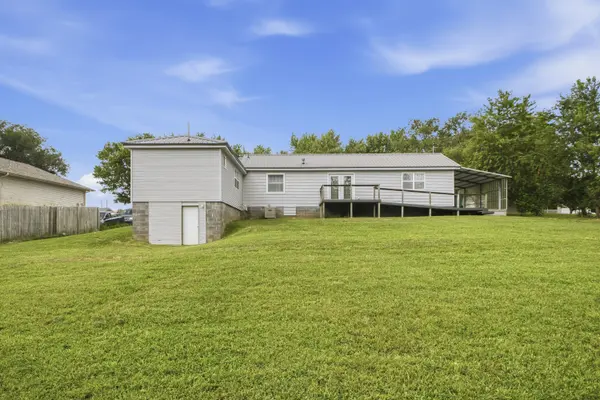 8567 Brookside CIR, Monett, MO 65708