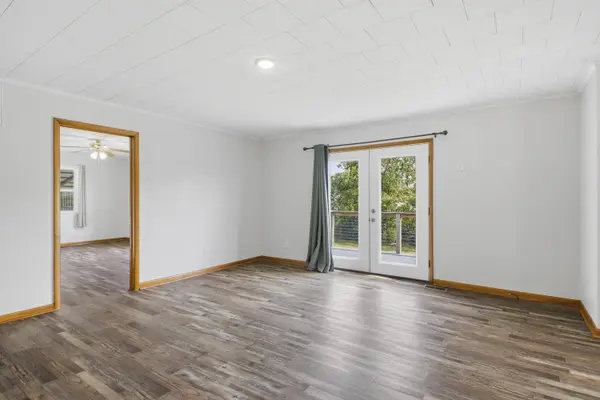 8567 Brookside CIR, Monett, MO 65708