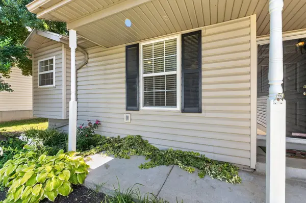 831 S Hickory LN, Nixa, MO 65714