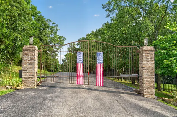190 Highland DR, Hollister, MO 65672