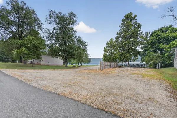 375 B Edgewater Beach CIR, Forsyth, MO 65653