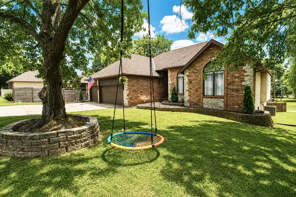 4916 S Buckingham LN, Springfield, MO 65810