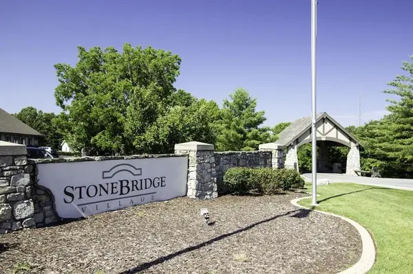 224 Blue Lake TRL, Branson West, MO 65737