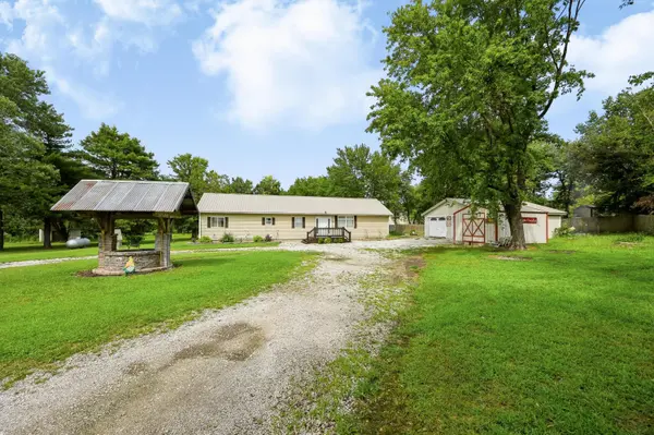 2403 Eve RD, Webb City, MO 64870