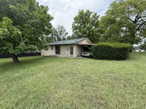 1010 Jefferson AVE, West Plains, MO 65775
