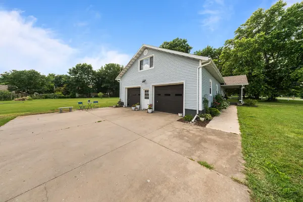 322 E Drive ST, Clever, MO 65631