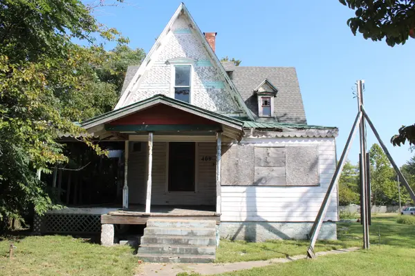 409 E College ST, Aurora, MO 65605