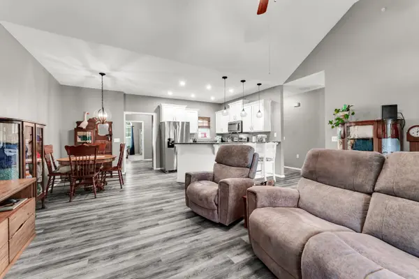 1404 N Sandy Creek CIR #Unit 1, Nixa, MO 65714