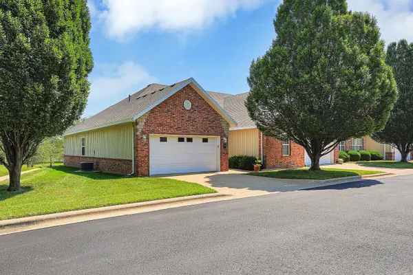 1404 N Sandy Creek CIR #Unit 1, Nixa, MO 65714