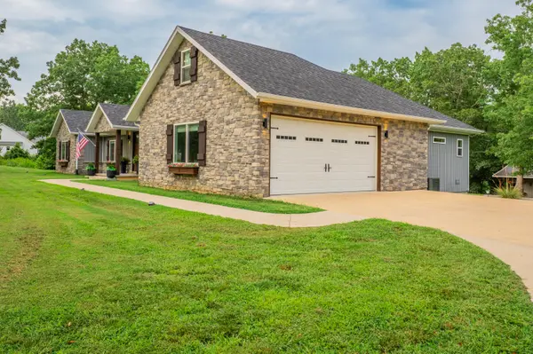 631 Buena Vista Pkwy, Strafford, MO 65757