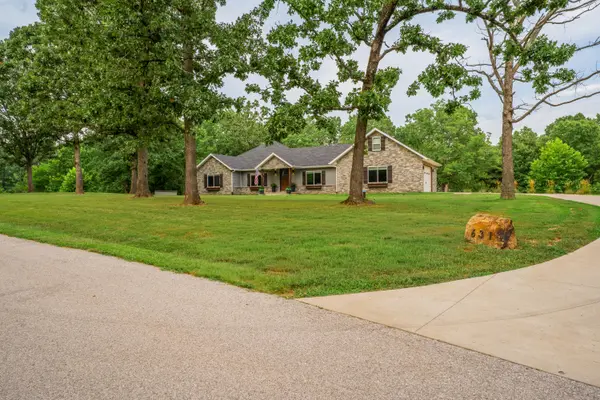 631 Buena Vista Pkwy, Strafford, MO 65757