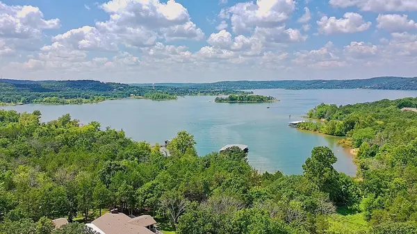 168 Golden DR, Hollister, MO 65672