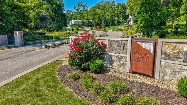 2840 S Morningway DR, Springfield, MO 65804
