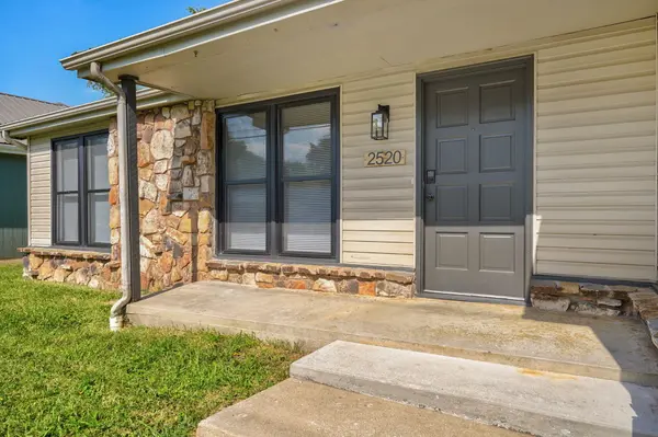 2520 S Fort AVE, Springfield, MO 65807