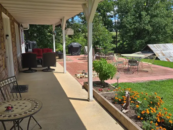 18482 Dixon RD, Licking, MO 65542