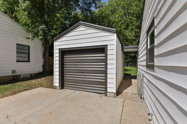 1637 S Broadway AVE, Springfield, MO 65807