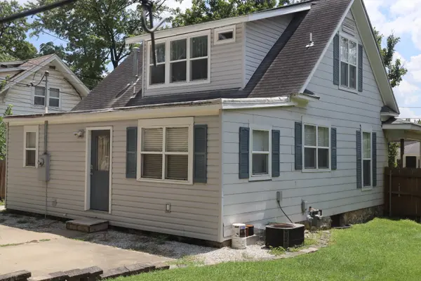 715 E Lynn ST, Springfield, MO 65802