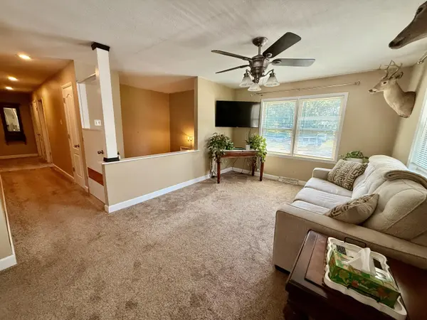 2209 Debra DR, West Plains, MO 65775