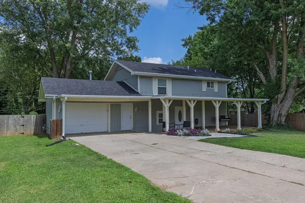 4221 W La Siesta PL, Springfield, MO 65802