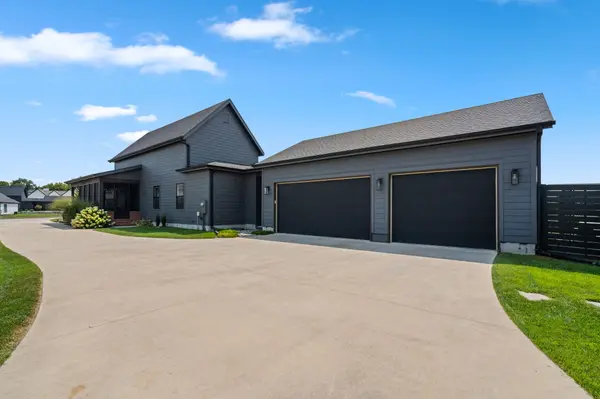 1085 E Valley Trail DR, Republic, MO 65738